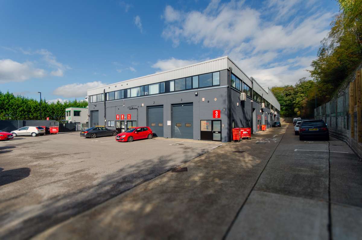 Industrial Unit in Coulsdon - photo 2