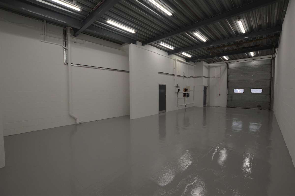 Industrial Unit in Coulsdon - photo 4