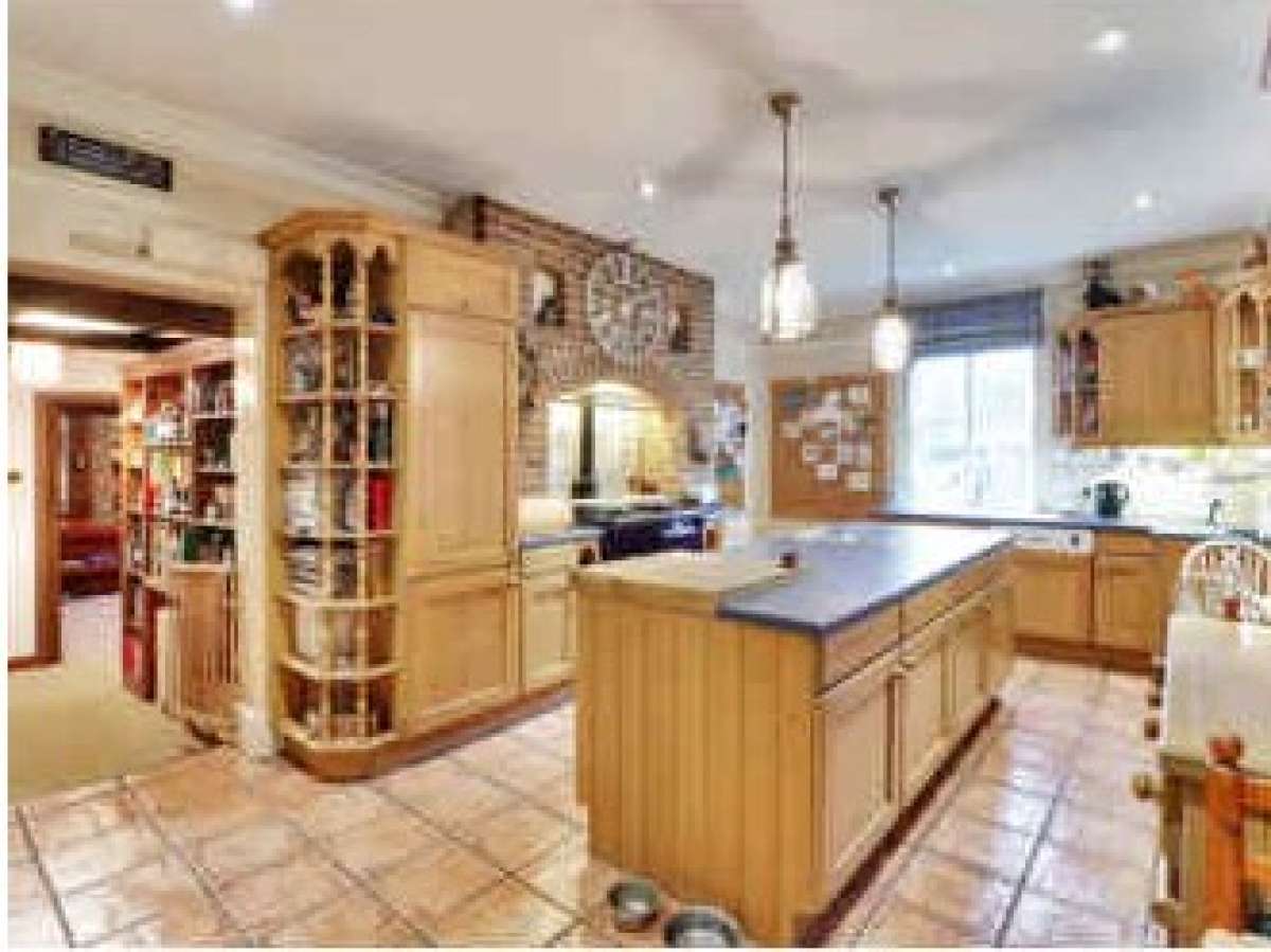 Industrial Unit in Crawley - photo 4