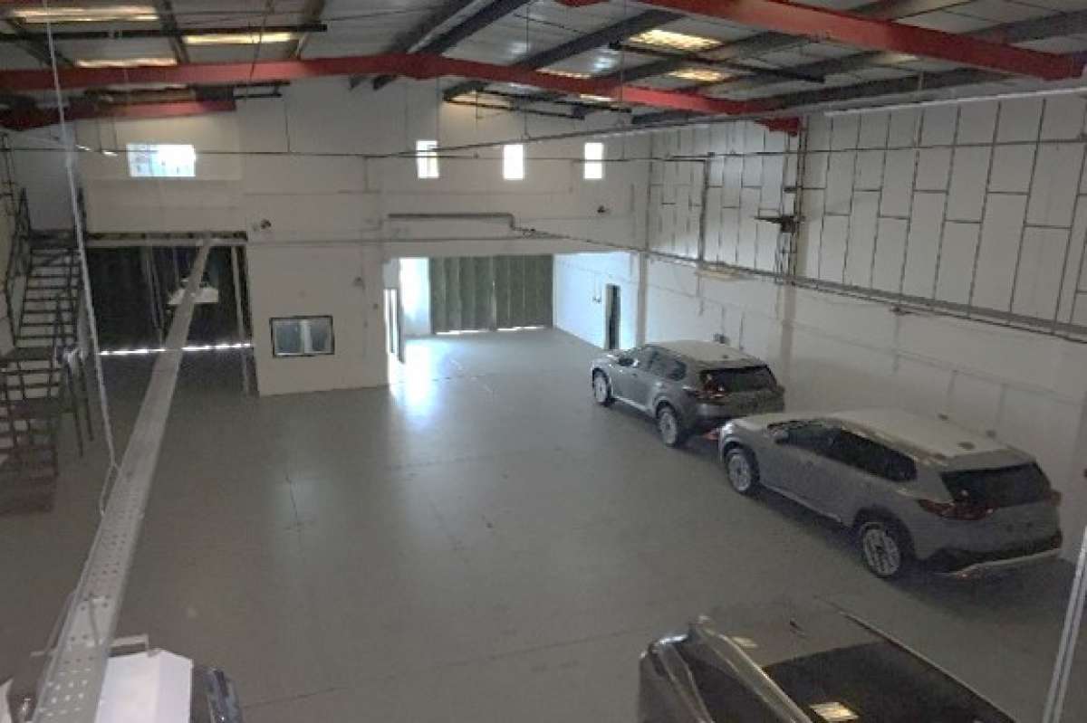 Industrial Unit in London - photo 3