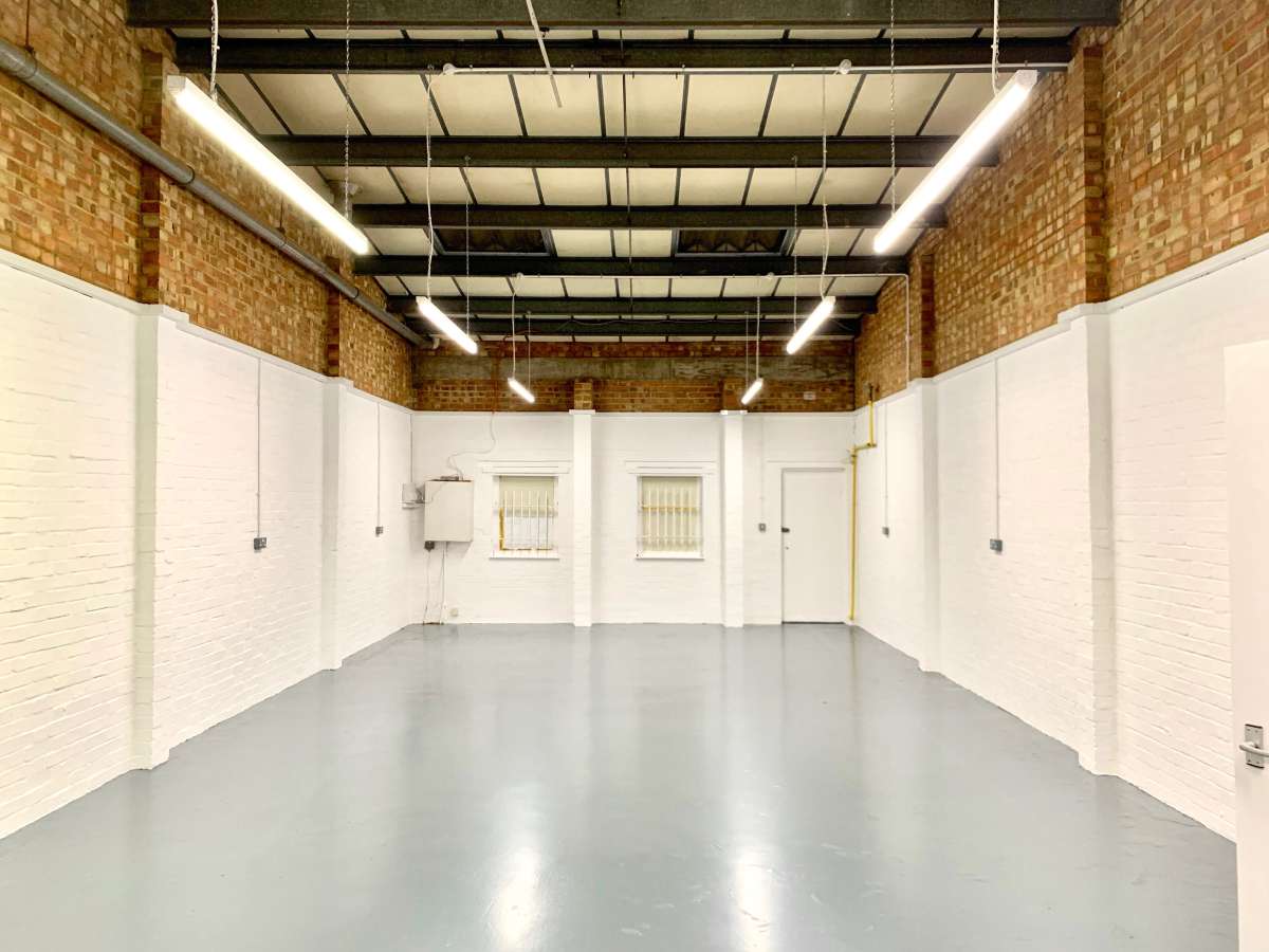 Industrial Unit in West Norwood - photo 2