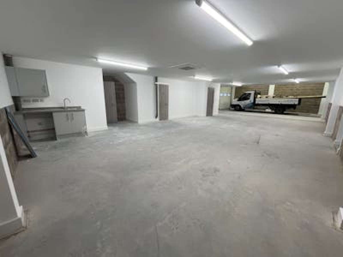 Industrial Unit in Romsey - photo 3