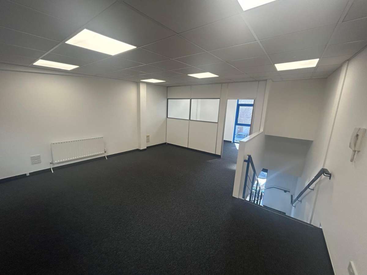 Industrial Unit in Chandlers Ford - photo 3