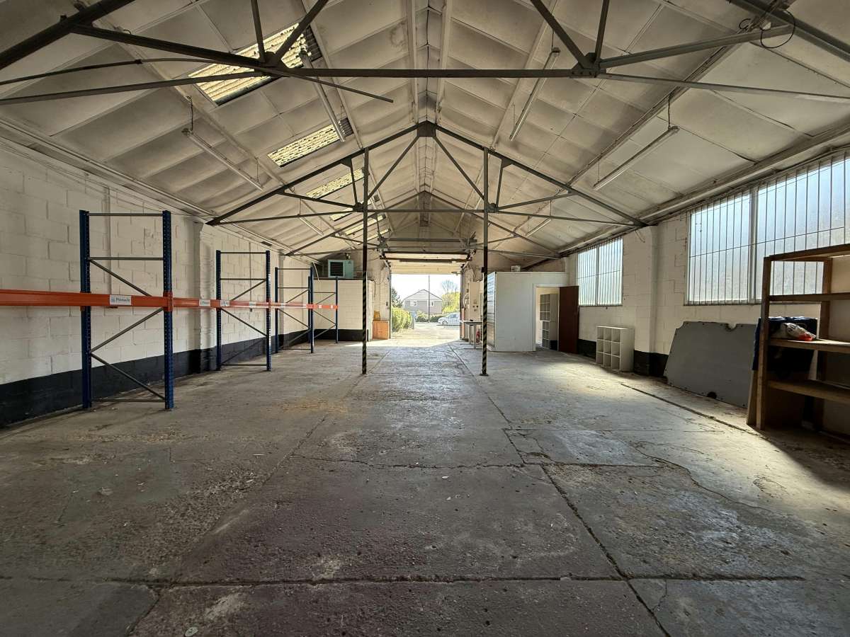 Industrial Unit in Waterlooville - photo 3