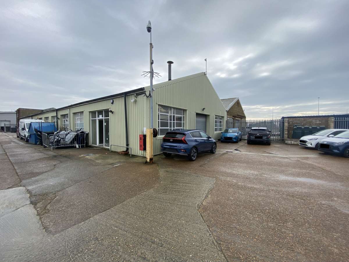 Industrial Unit in Southampton - photo 3