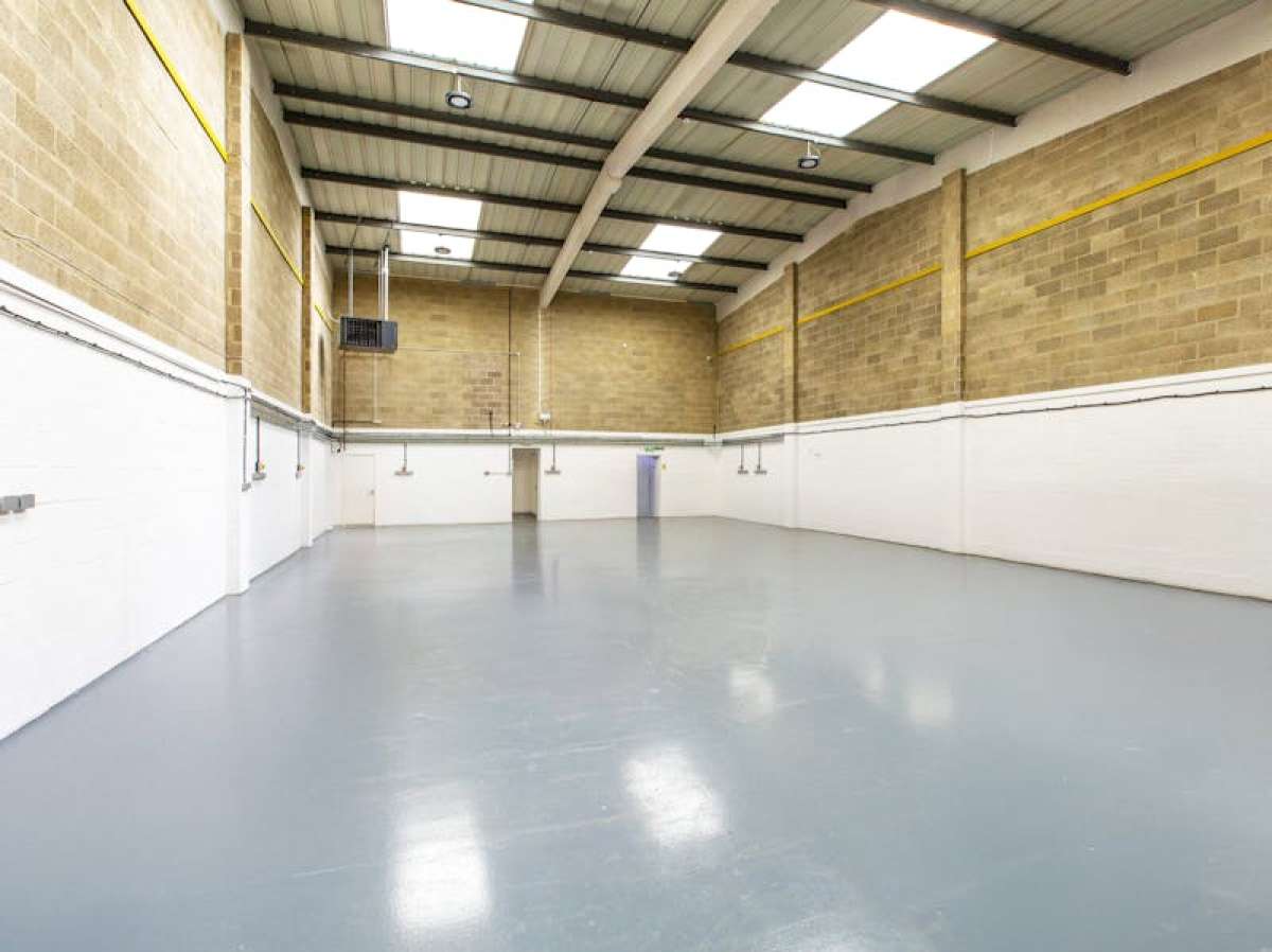 Industrial Unit in Newbury - photo 3