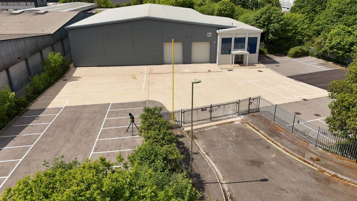 Industrial Unit in Southampton - photo 3