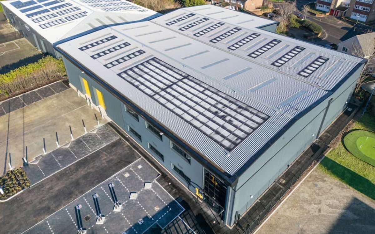 Industrial Unit in Camberley - photo 2