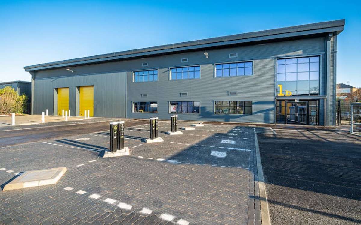 Industrial Unit in Camberley - photo 3