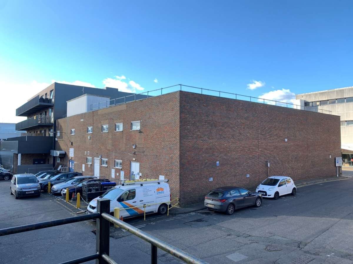 Industrial Unit in Camberley - photo 2