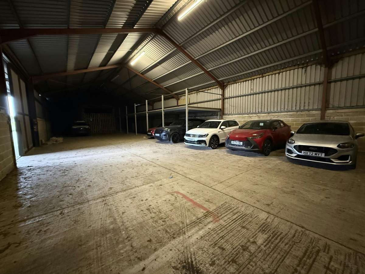 Industrial Unit in Waterlooville - photo 3