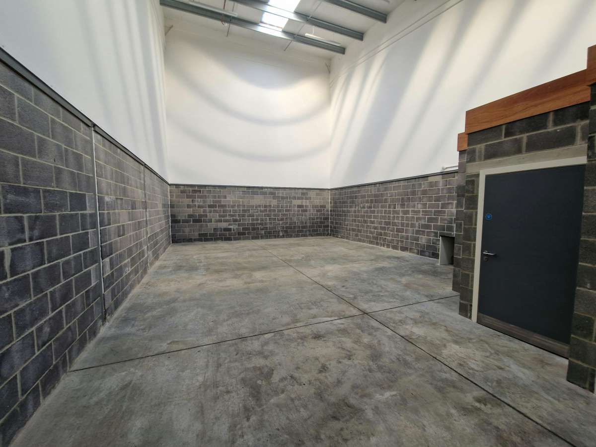 Industrial Unit in Portsmouth - photo 3