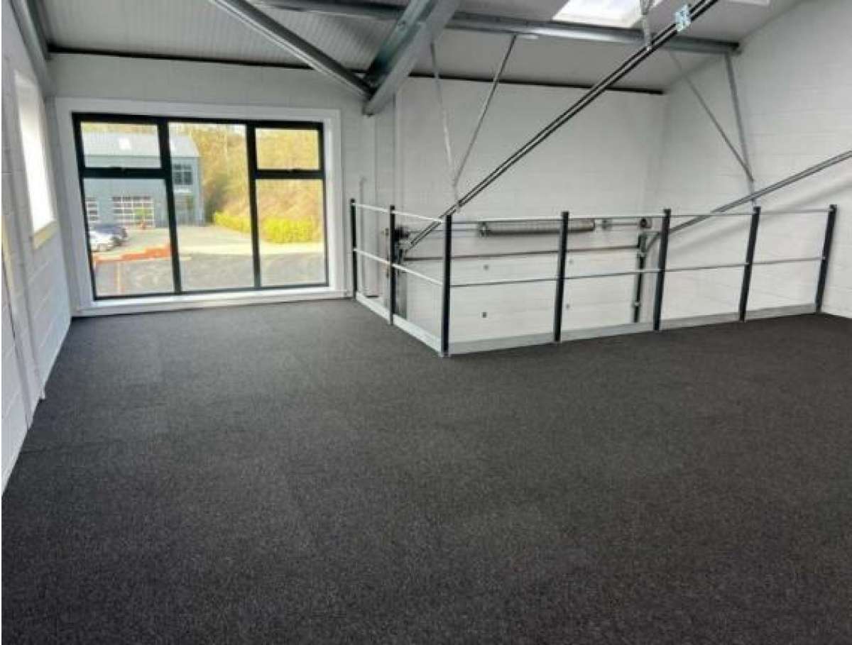 Industrial Unit in Bedford - photo 3