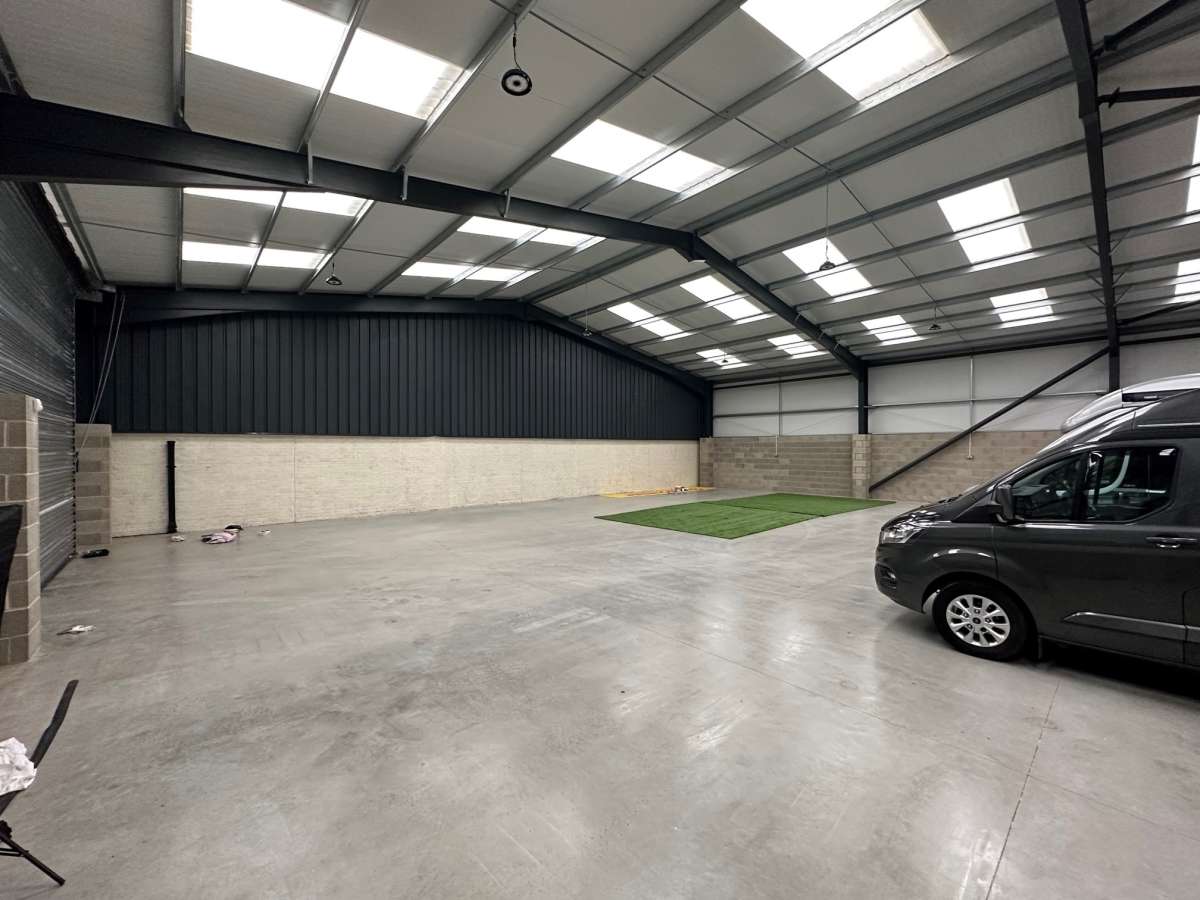 Industrial Unit in Bradford - photo 3