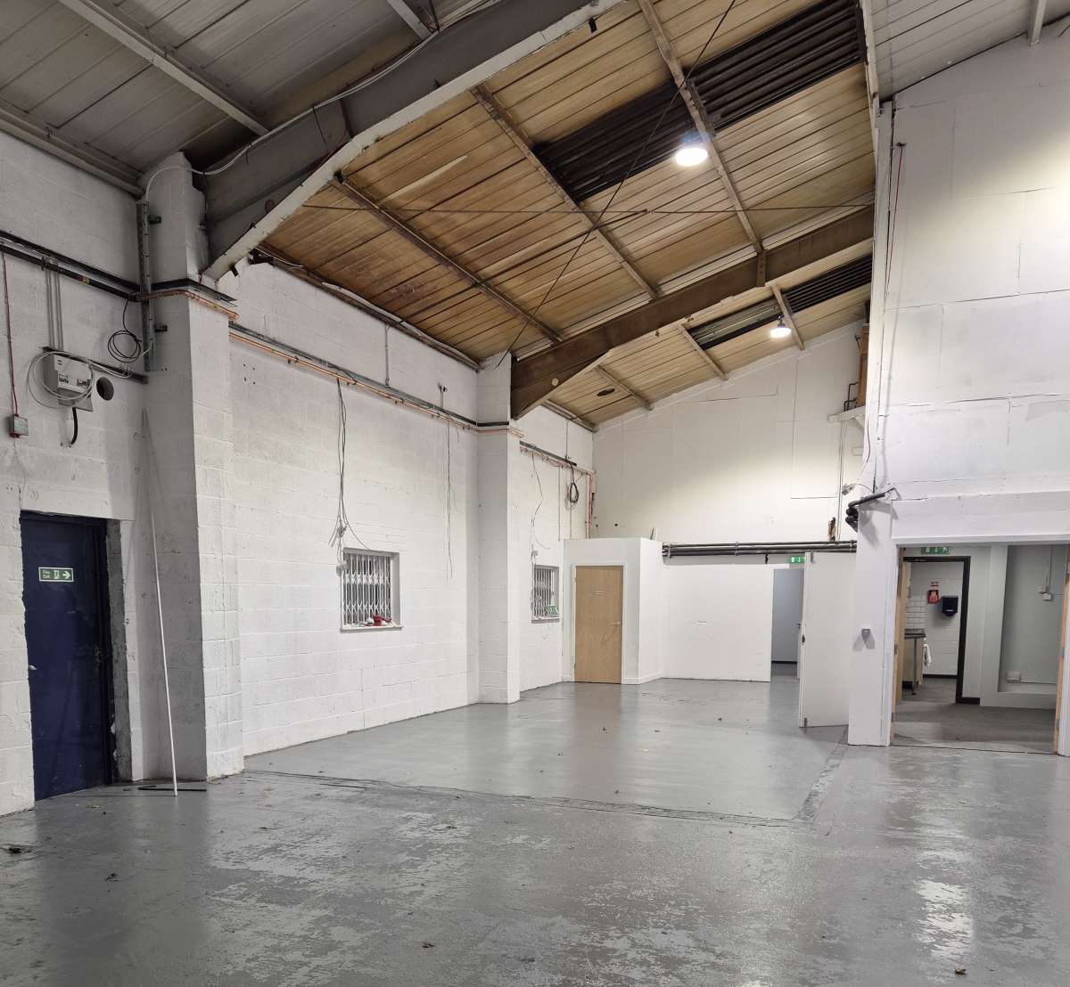 Industrial Unit in Stockport - photo 3