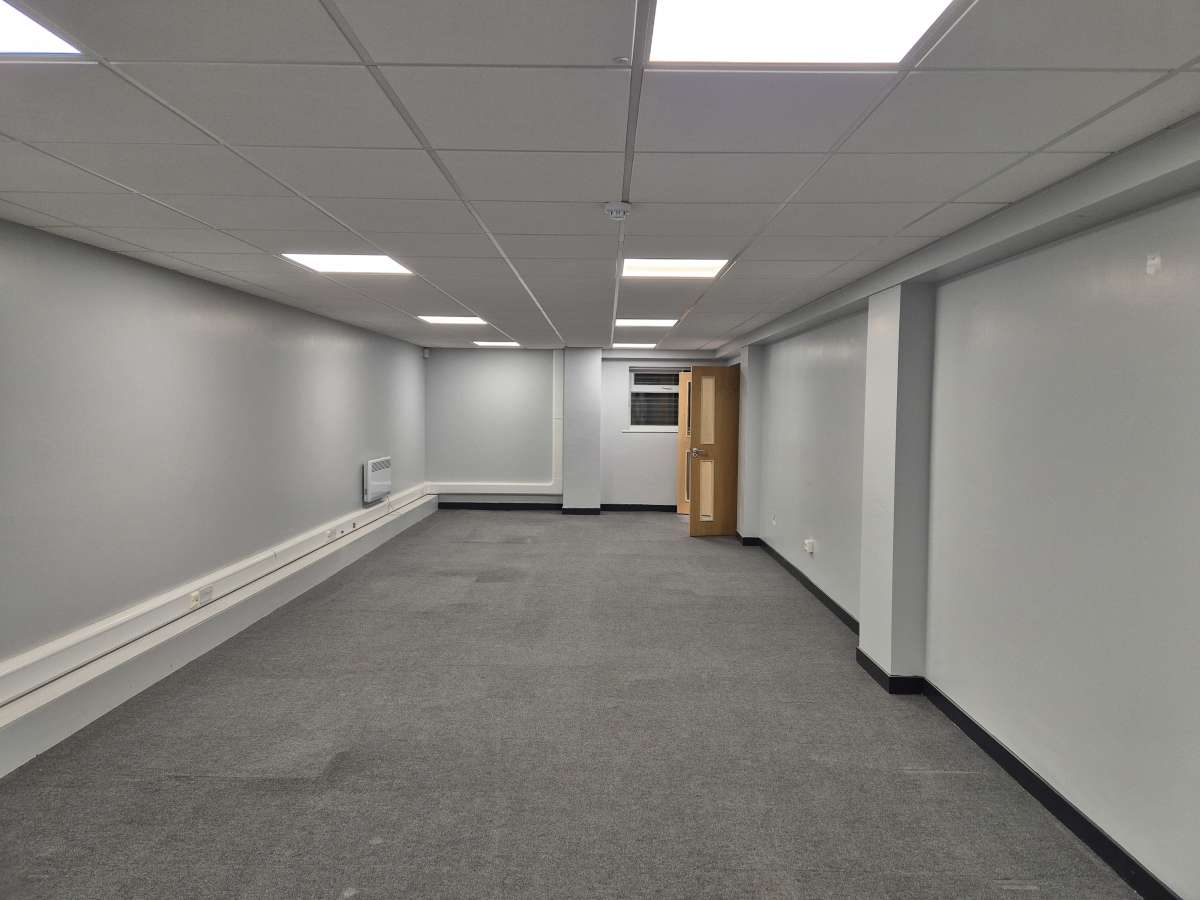 Industrial Unit in Stockport - photo 4