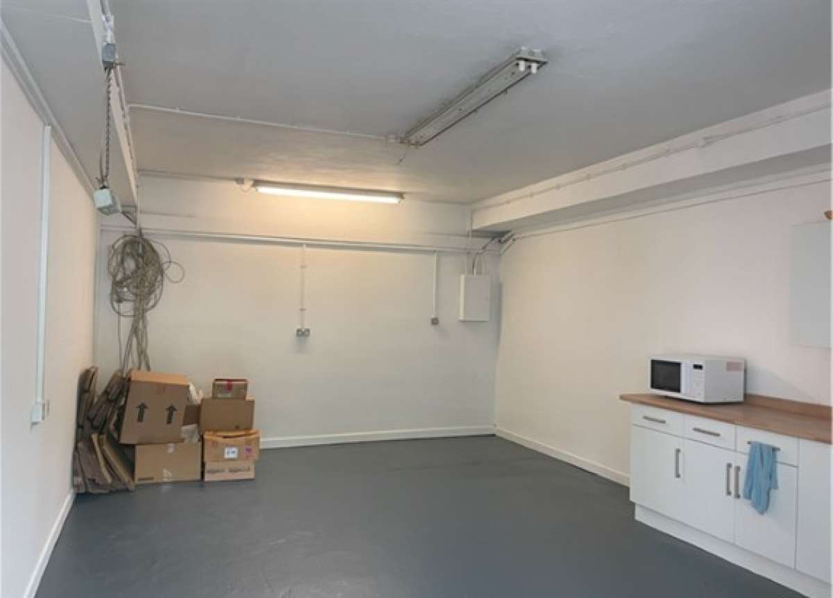 Industrial Unit in Bath - photo 4