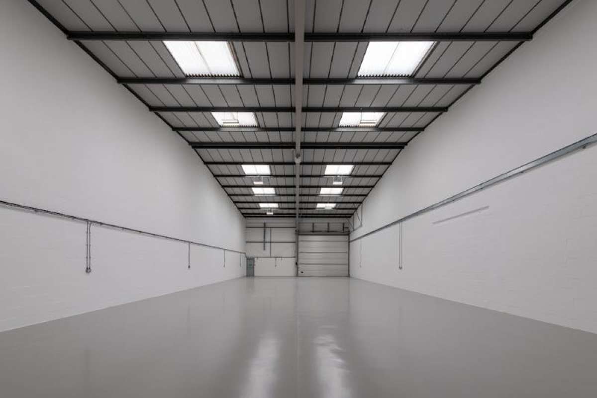 Industrial Unit in Basingstoke - photo 3