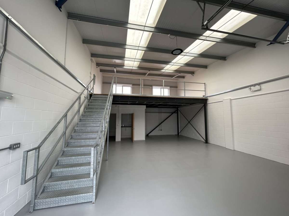 Industrial Unit in Plymouth - photo 2