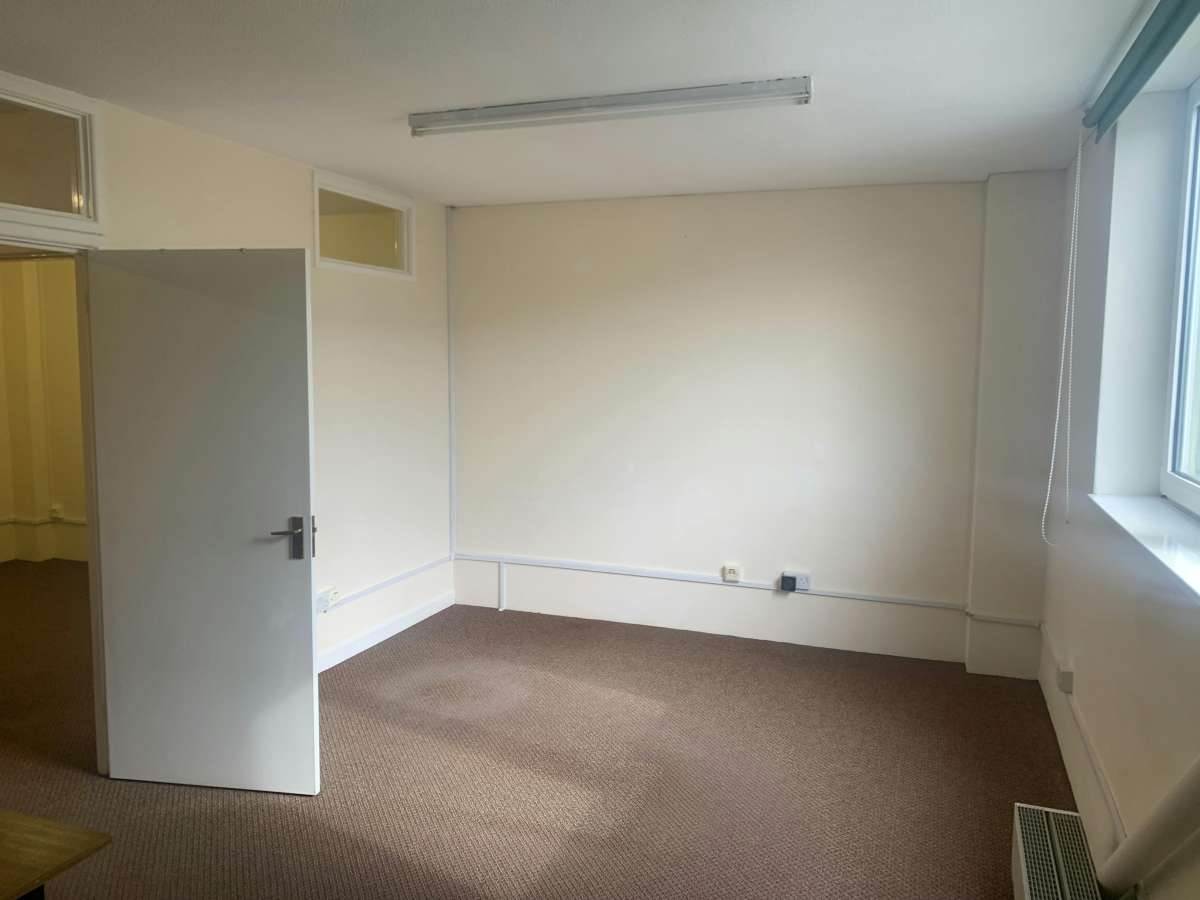 Industrial Unit in Petersfield - photo 3