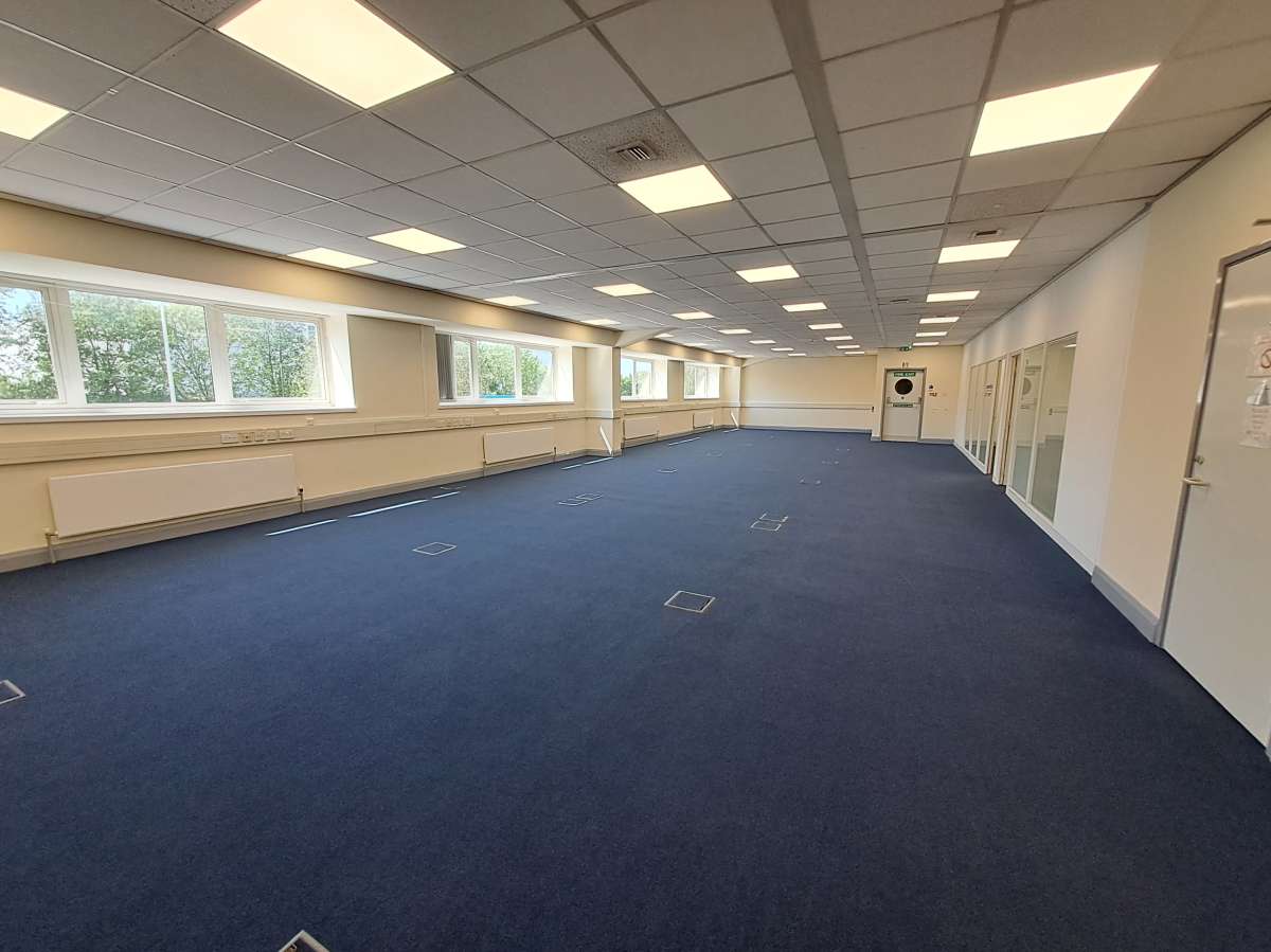 Industrial Unit in Milton Keynes - photo 3