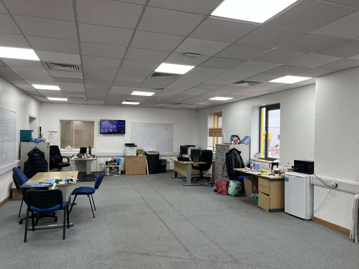 Industrial Unit in London - photo 2