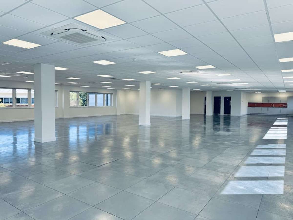 Industrial Unit in Farnborough - photo 4