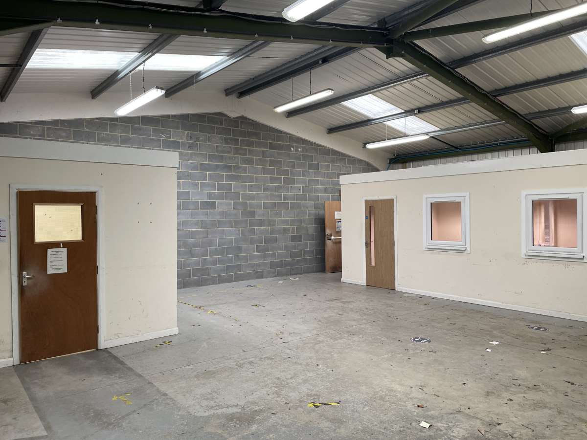Industrial Unit in Harrogate - photo 2