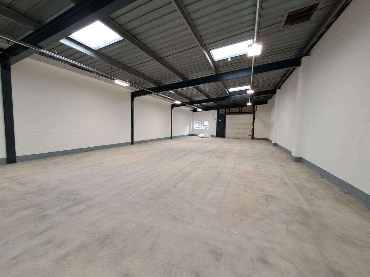 Industrial Unit in Milton Keynes - photo 3