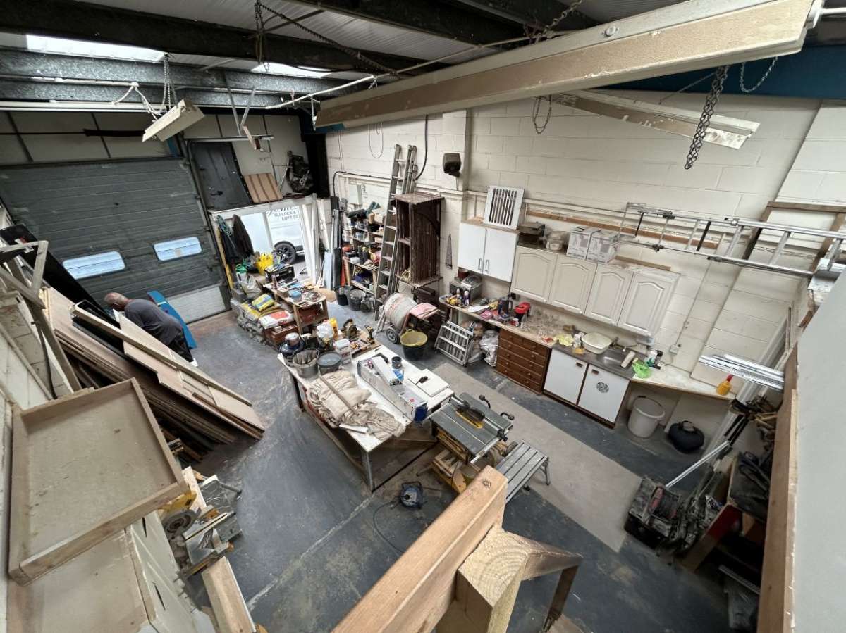 Industrial Unit in Saltash - photo 2