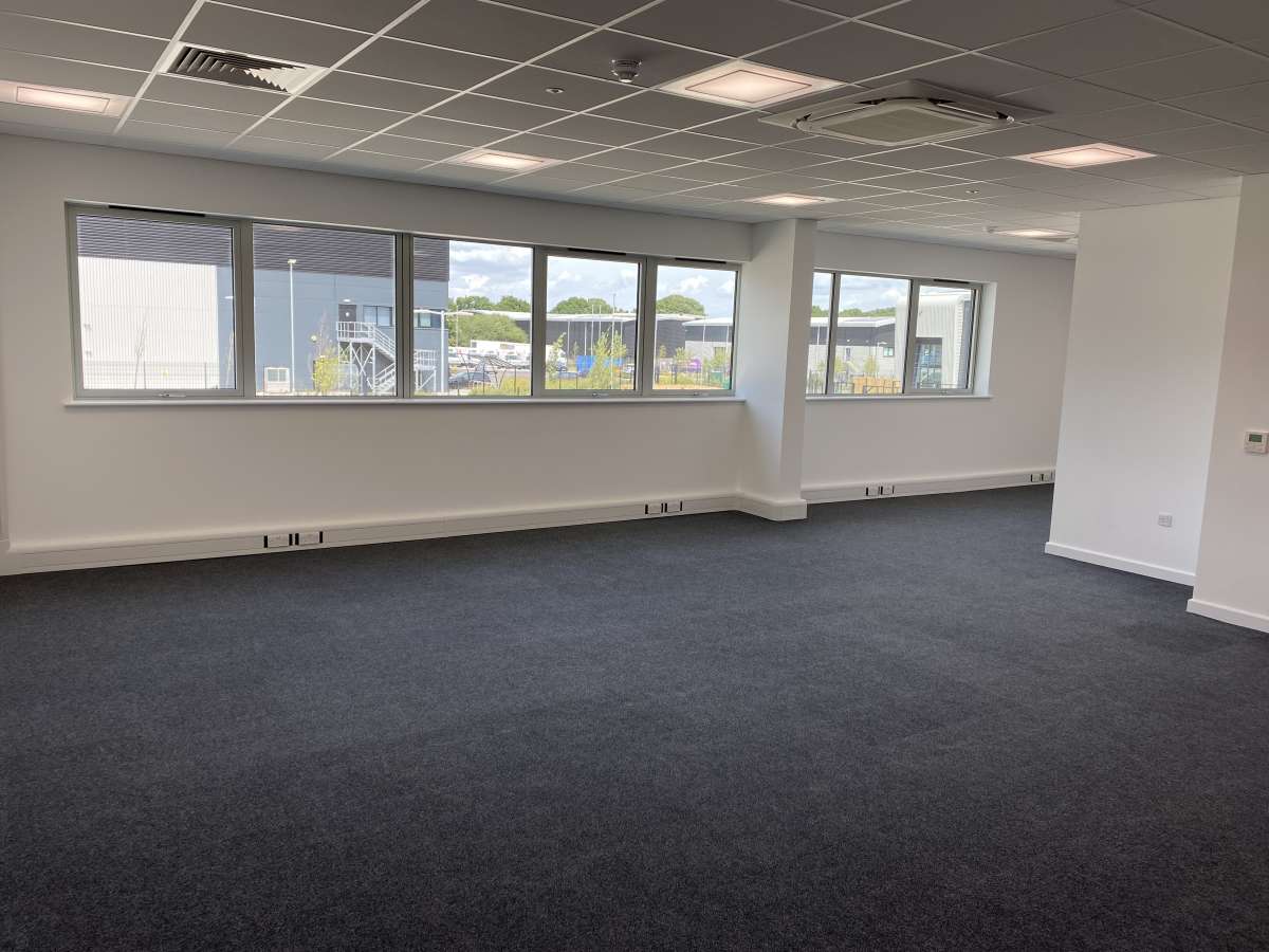 Industrial Unit in Luton - photo 3