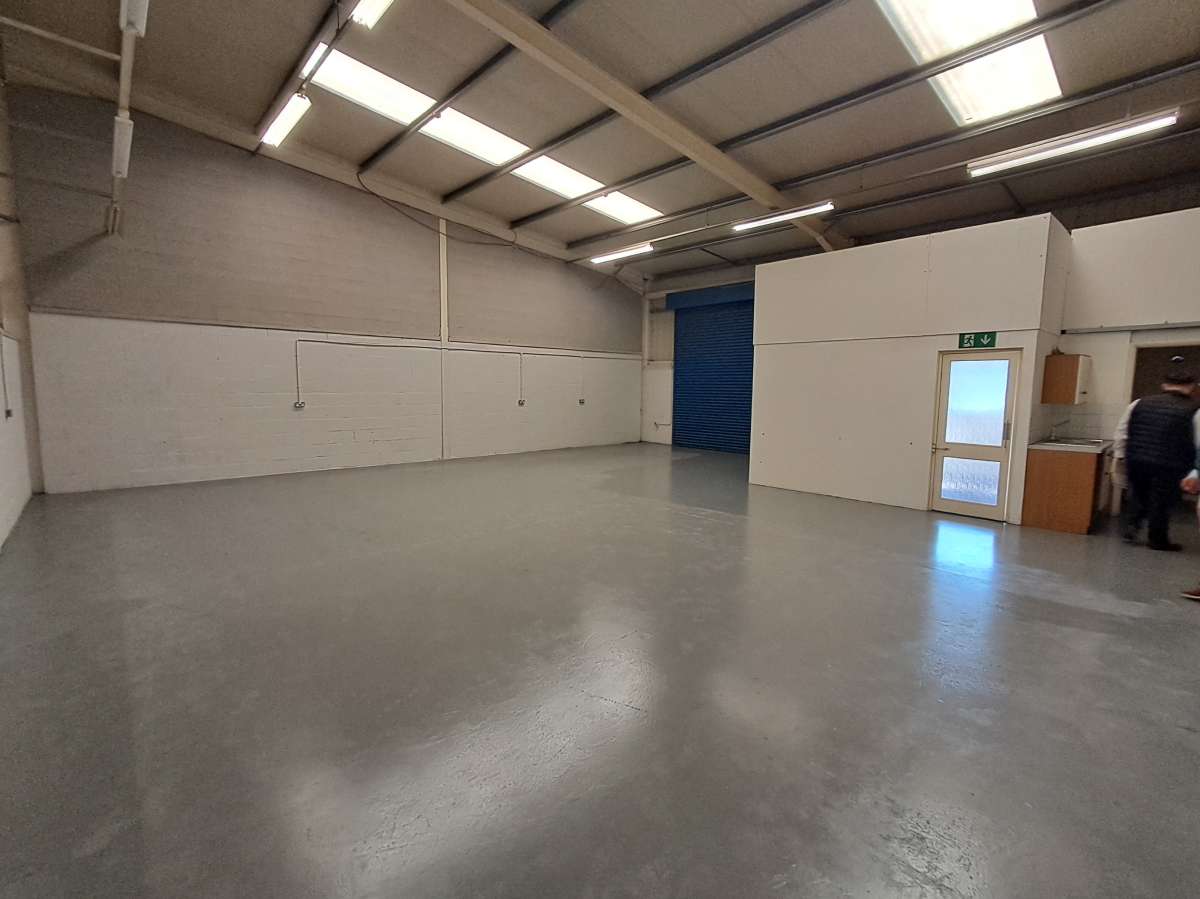 Industrial Unit in Croydon - photo 2