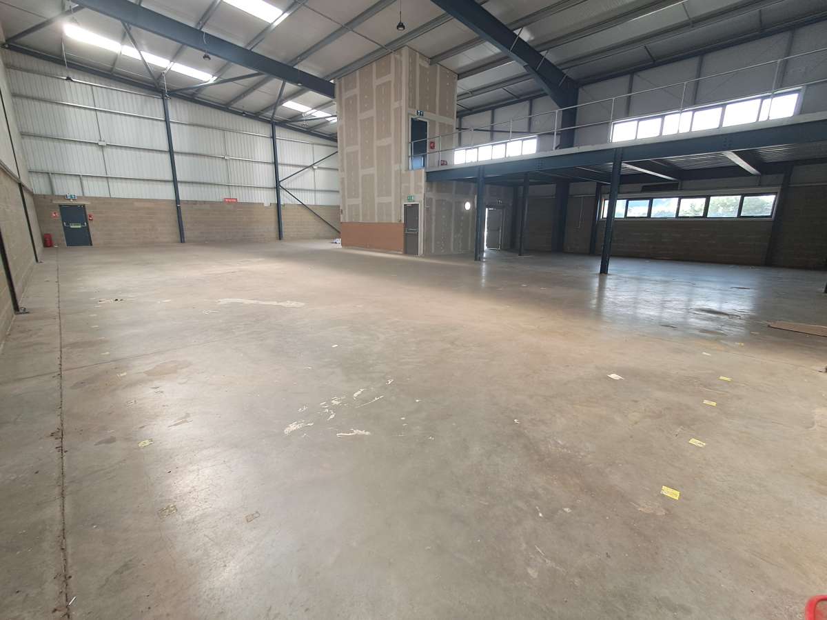 Industrial Unit in Redhill - photo 2