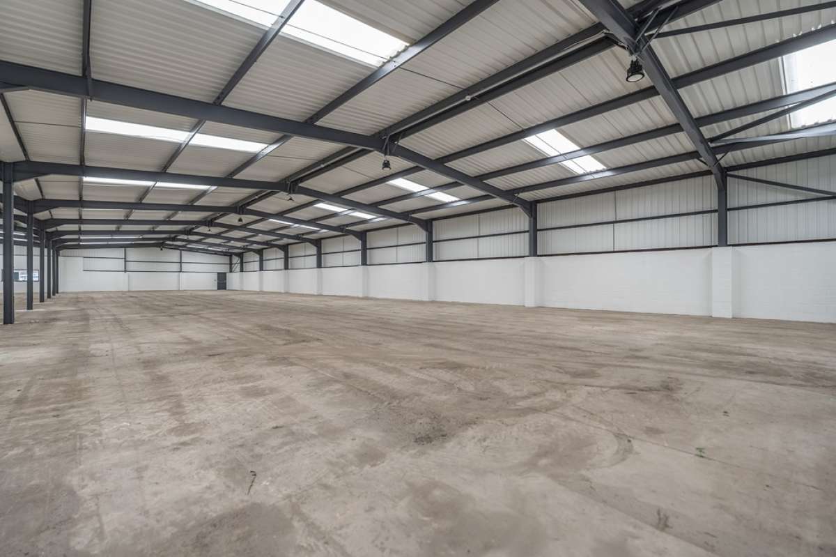 Industrial Unit in Wolverhampton - photo 4