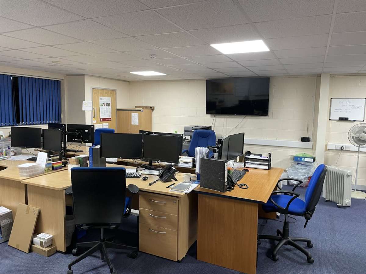 Industrial Unit in Southampton - photo 2