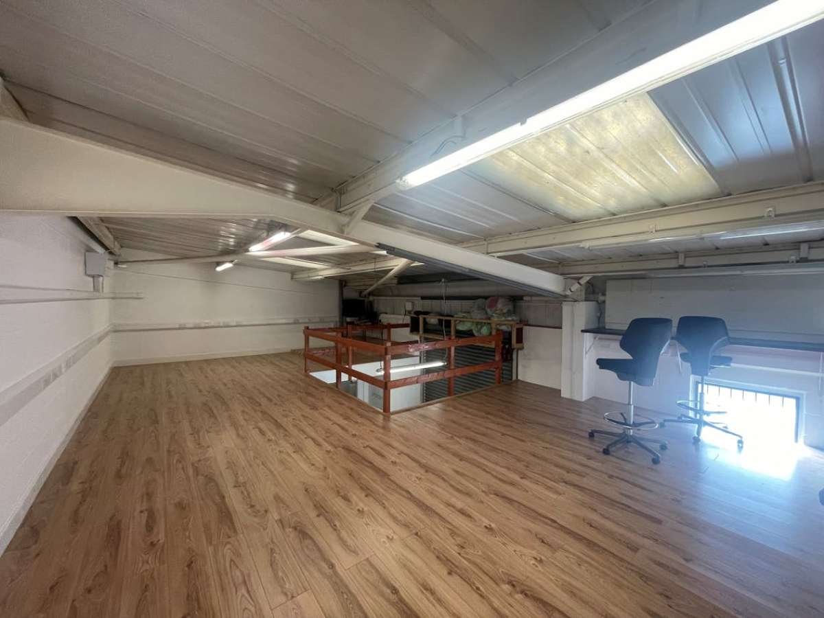 Industrial Unit in Southampton - photo 3