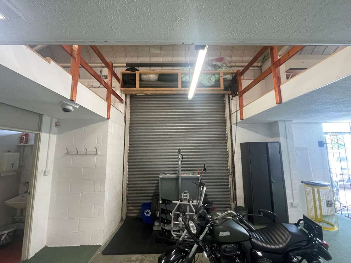 Industrial Unit in Southampton - photo 4