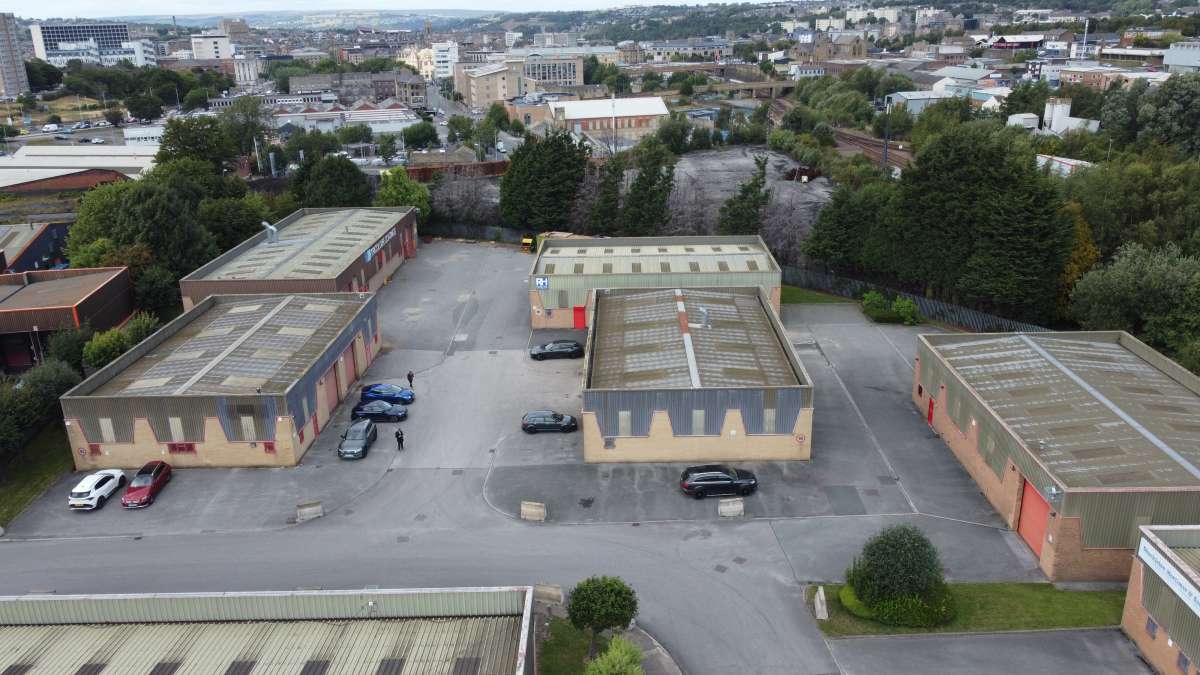 Industrial Unit in Bradford - photo 3