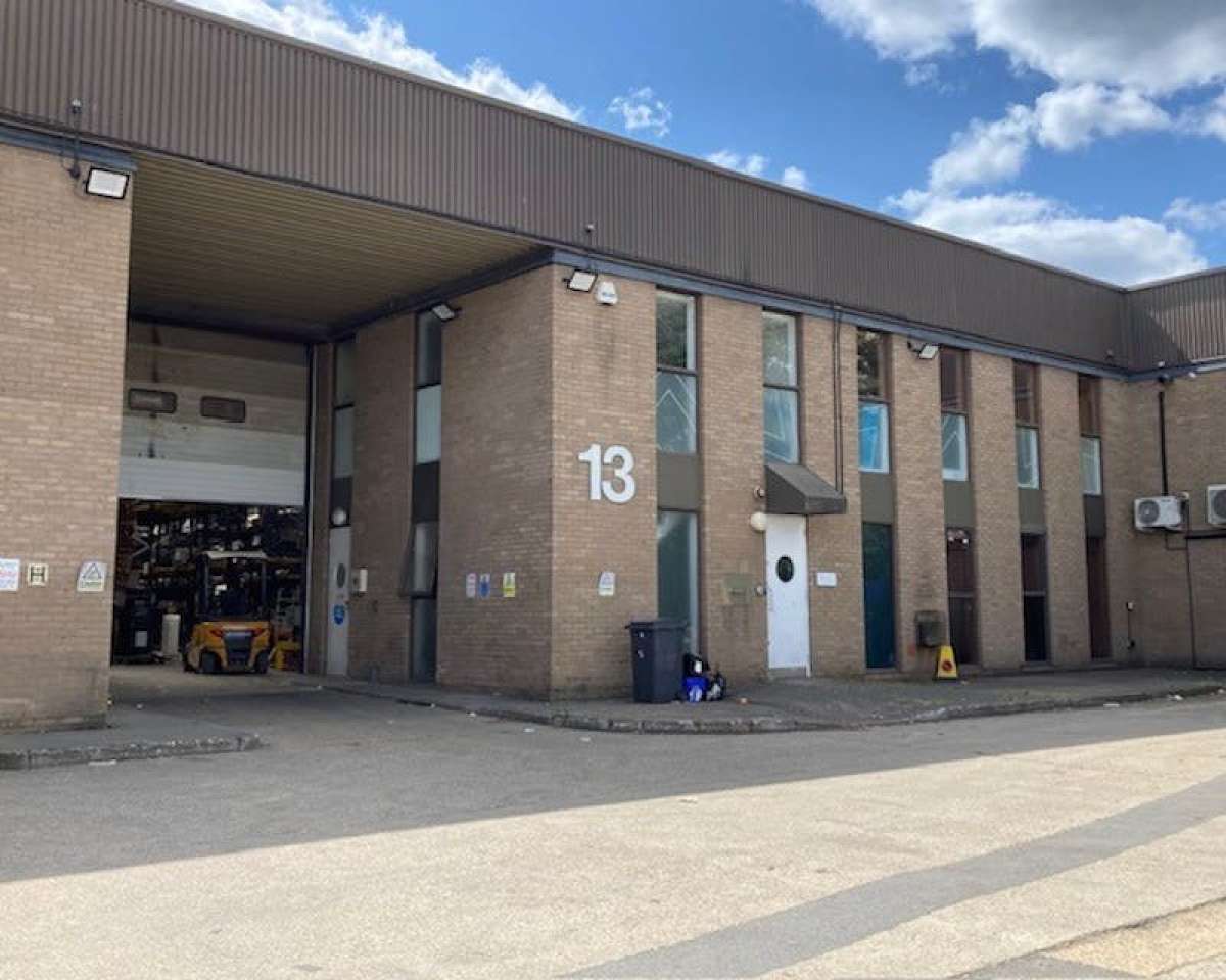 Industrial Unit in Camberley - photo 4