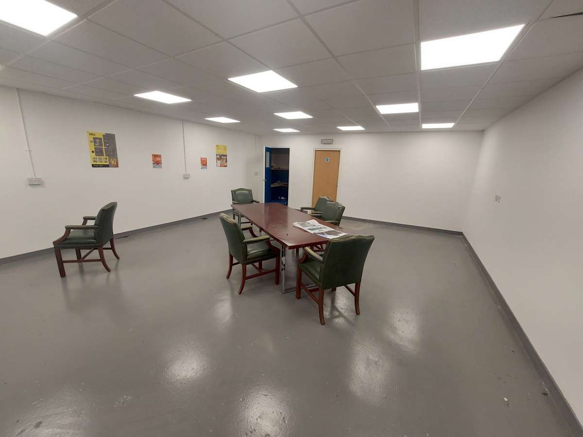 Industrial Unit in Falkirk - photo 3