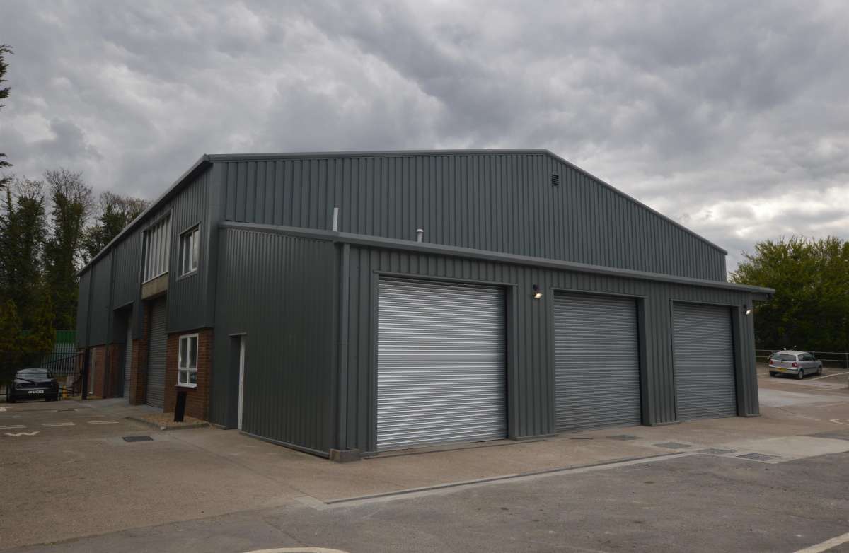 Industrial Unit in South Croydon - photo 2