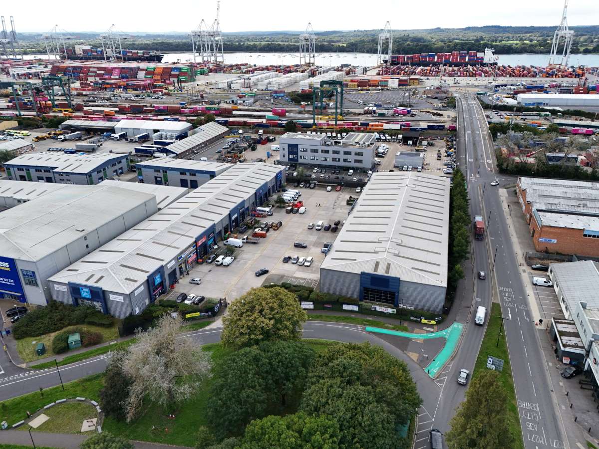 Industrial Unit in Southampton - photo 3