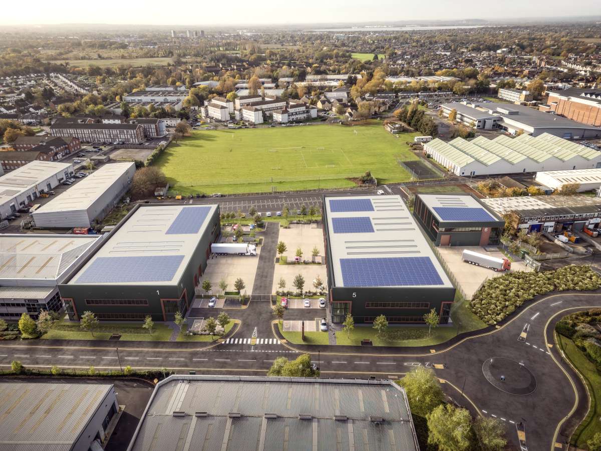 Industrial in Feltham