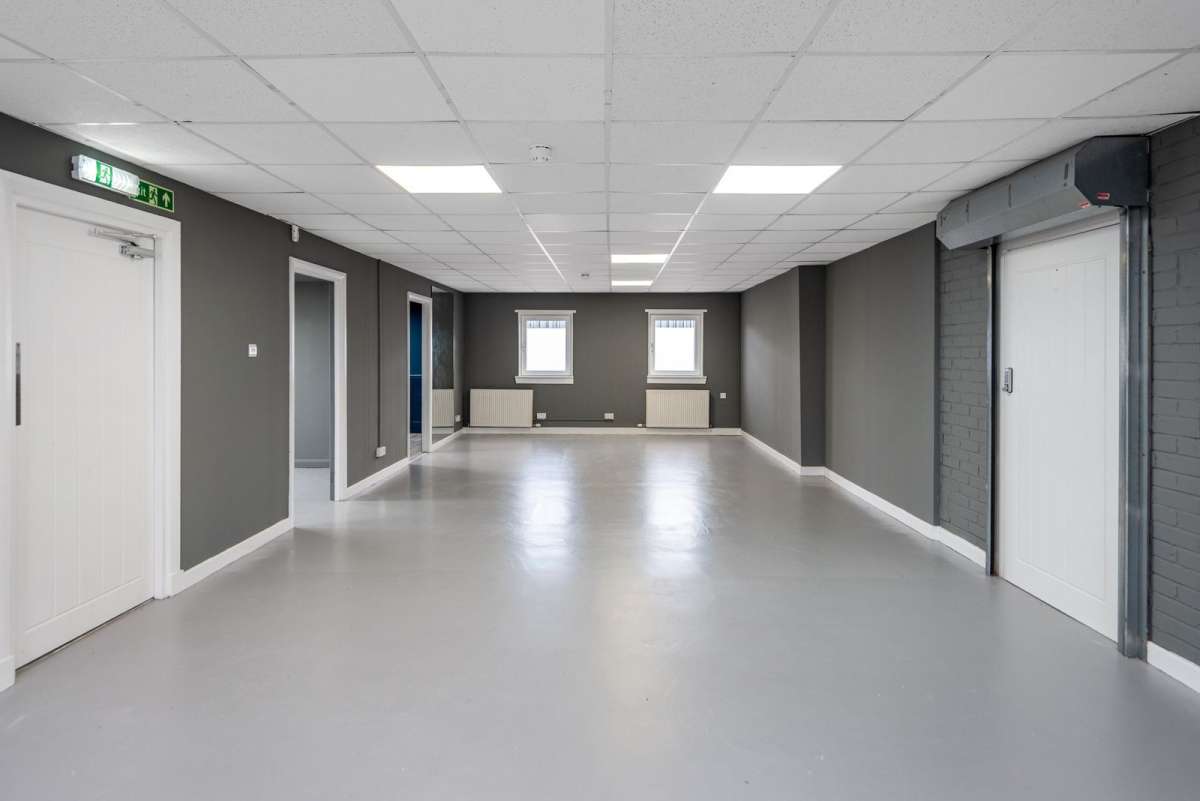 Industrial Unit in Dunfermline - photo 2