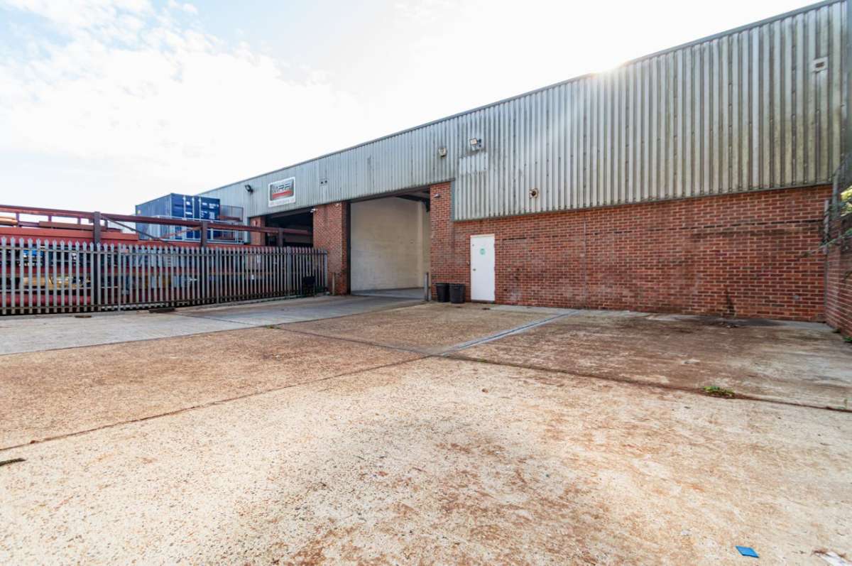 Industrial Unit in Poole - photo 3