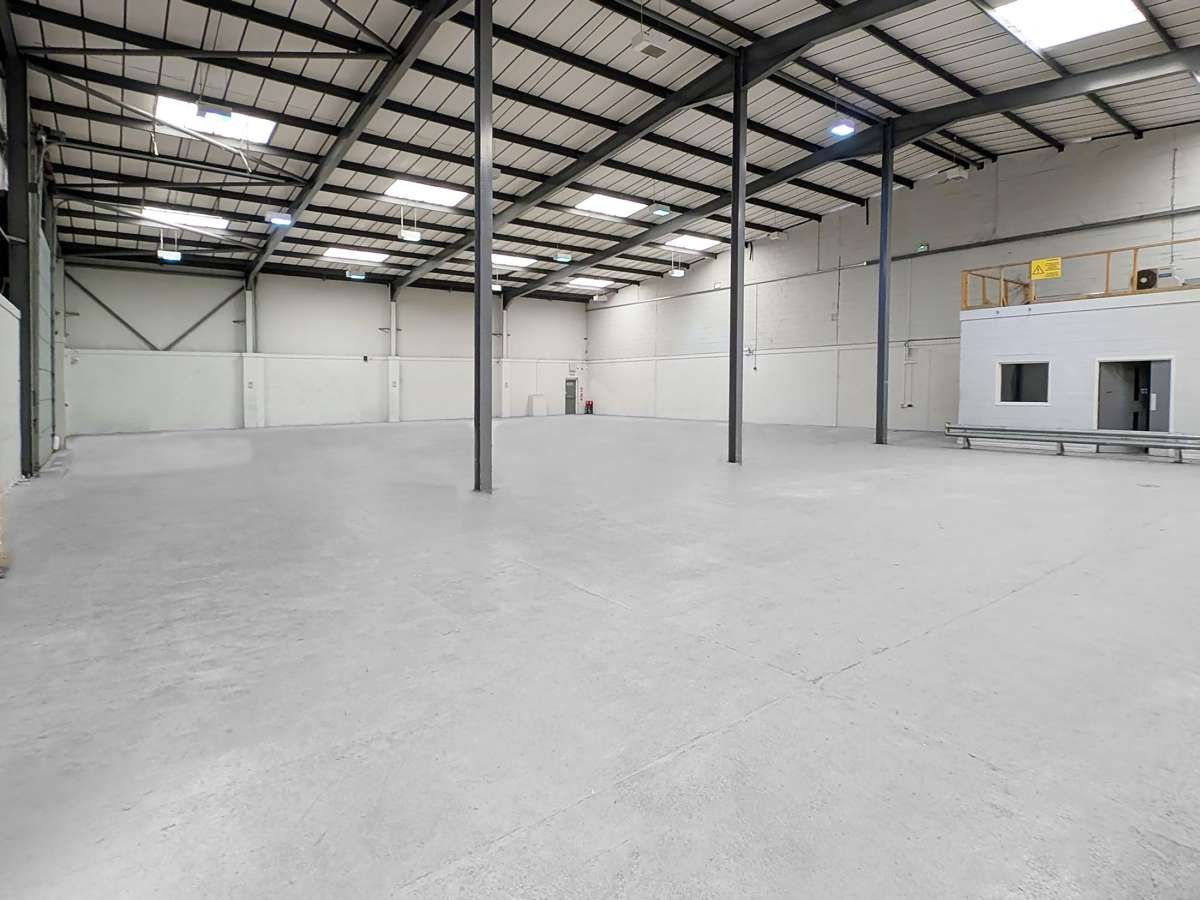 Industrial Unit in Southampton - photo 2