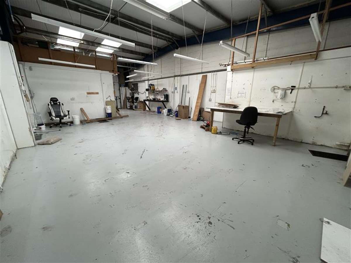 Industrial Unit in Saltash - photo 2