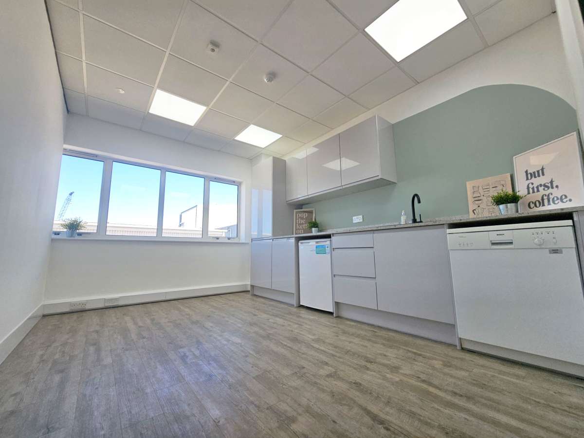 Industrial Unit in Southampton - photo 2