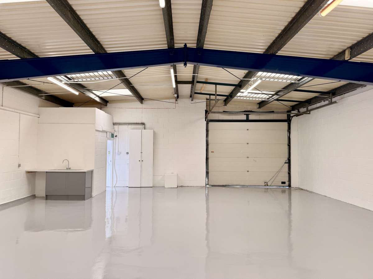 Industrial Unit in London - photo 4