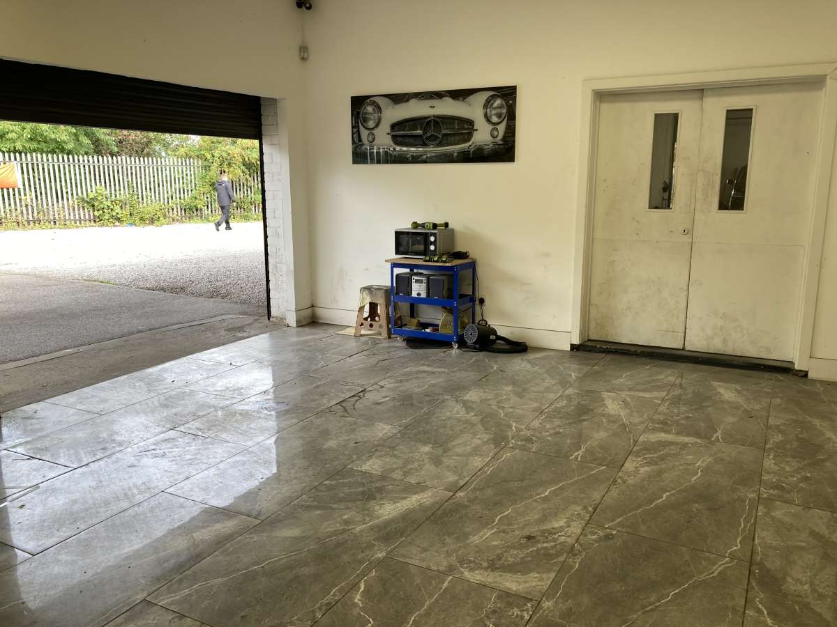 Industrial Unit in Sheffield - photo 2